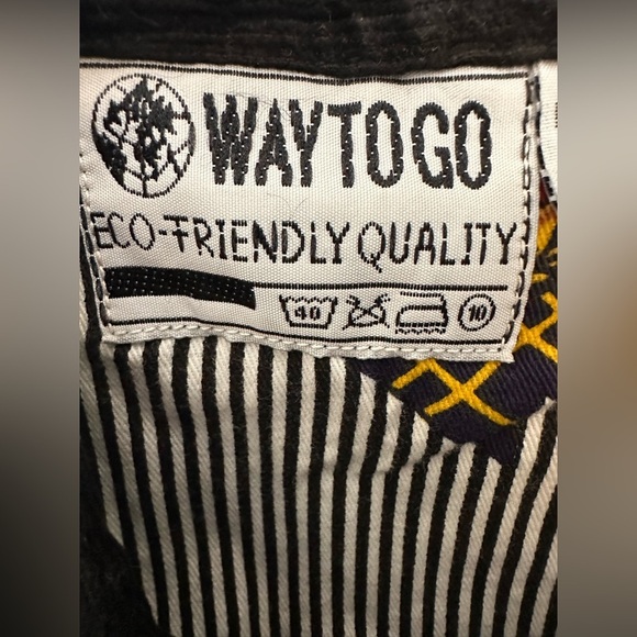 Way To Go Vintage Striped Black and White Medal Graphic Button Down Shirt NWT - Picture 6 of 7